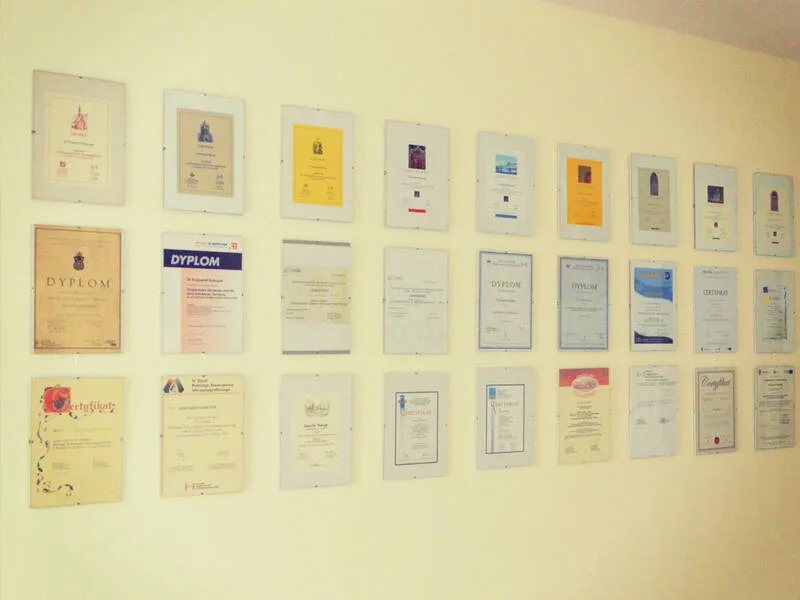 Dyplomy i certyfikaty dr Sobczyka